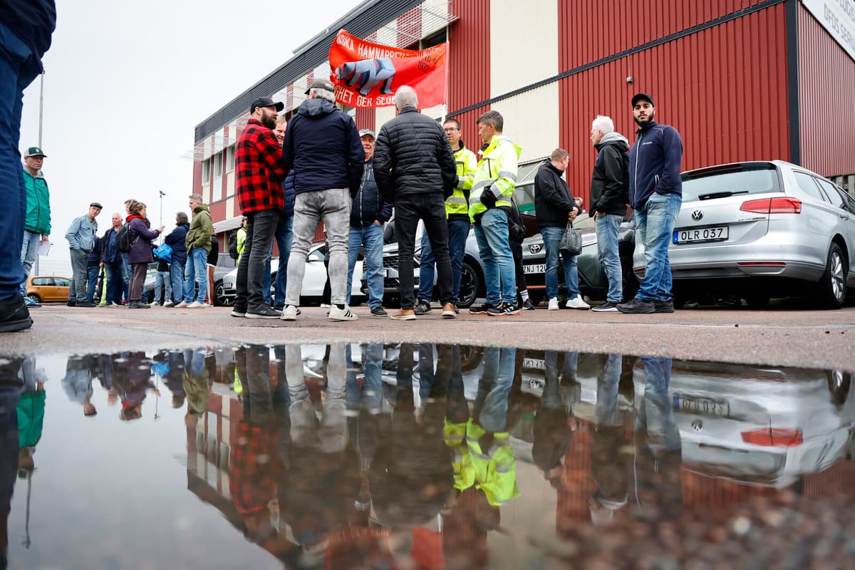 Dockworkers' Union Rejects Mediators' Offer Amid Ongoing Strikes