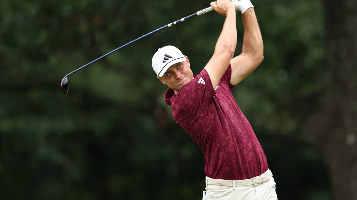 Åberg sits fifth after strong start in Tour Finals opener