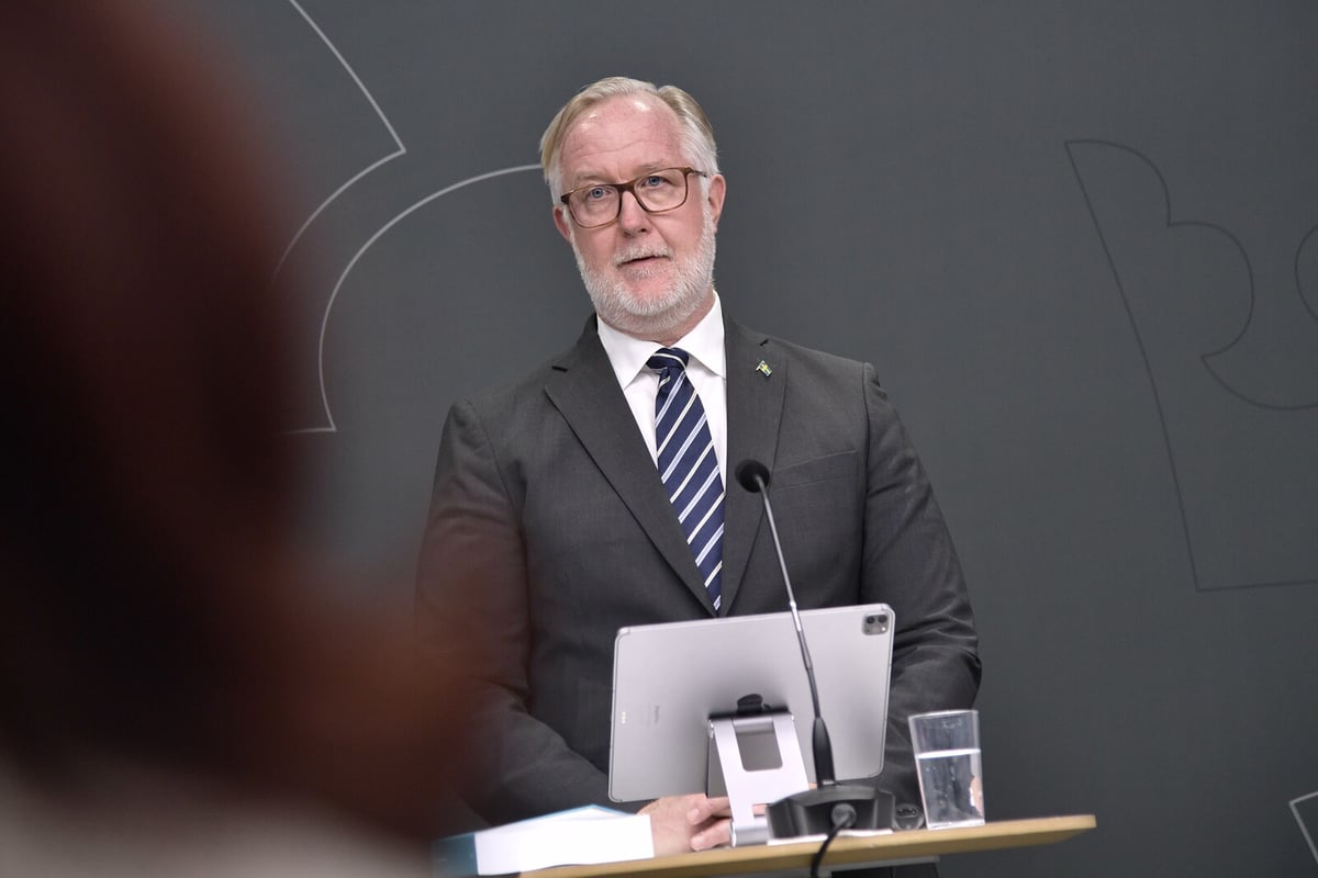 Pehrson Urges Profit-Driven Schools to Exit Gracefully