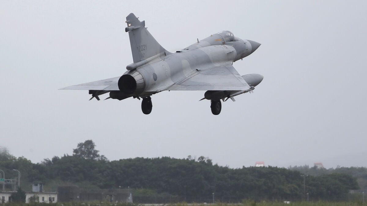 China fires rockets around Taiwan amid military exercises