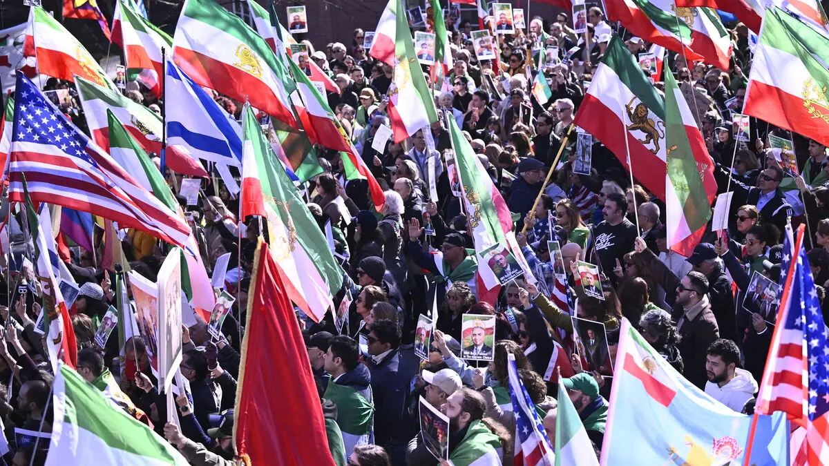 They demonstrate ahead of exiled