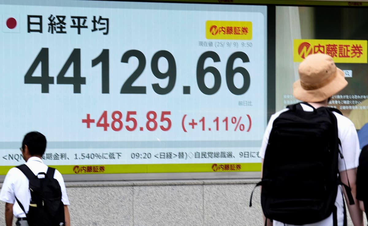 Asian Stock Markets Rise on Week's Last Trading Day