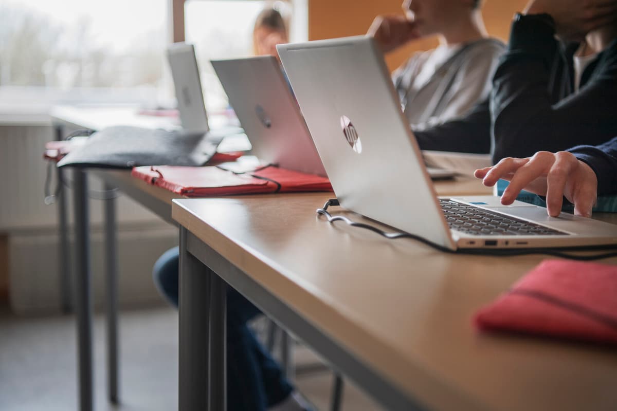 Record Number of Applicants for Summer Courses Amid Tough Job Market