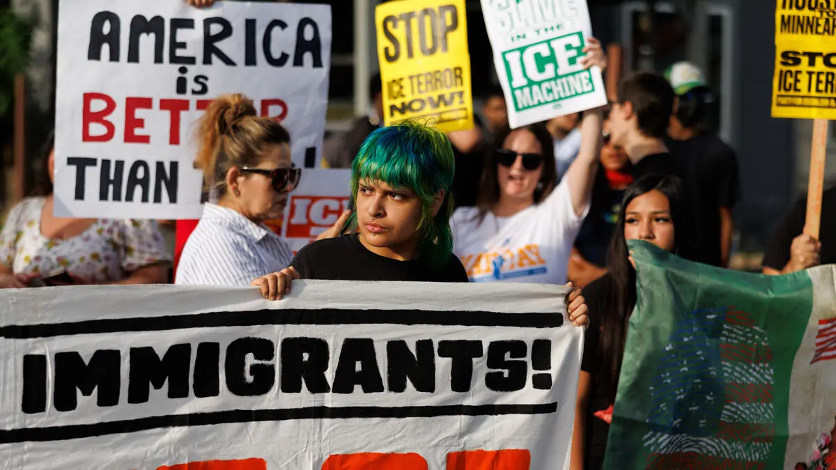 Protests erupt in Houston after ICE shoots and kills Mexican man