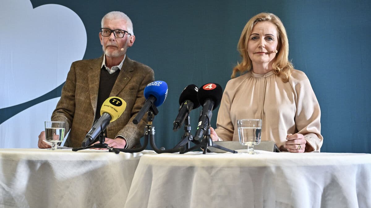 She is proposed to be the new C leader - ducks the government question