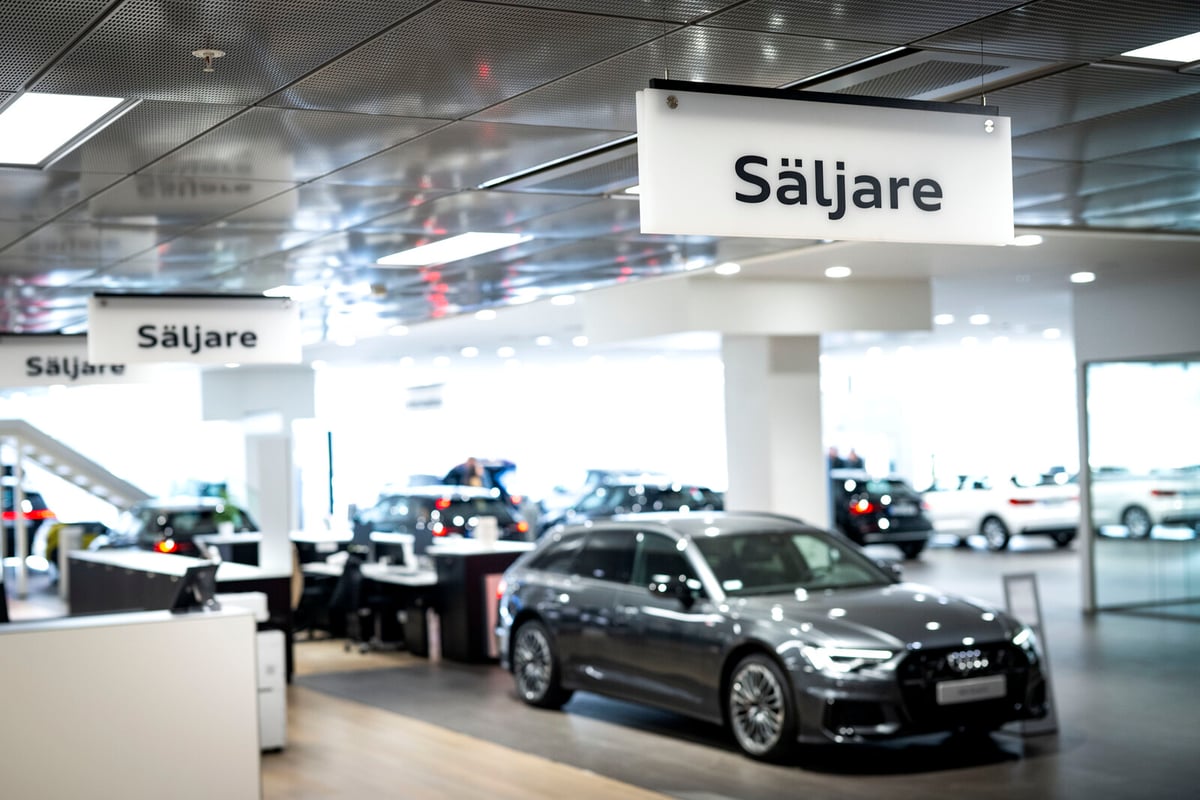 Tesla's Decline in Swedish Market Persists as Volvo Leads