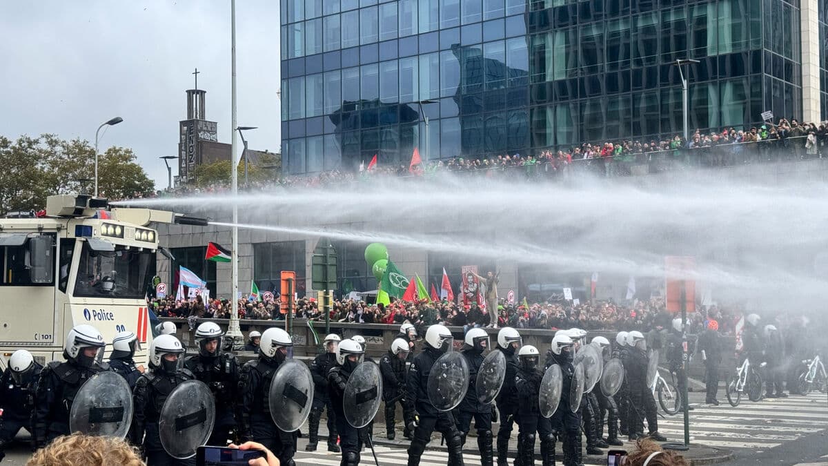 Tear Gas Deployed at Brussels Protest Against Pension Cuts