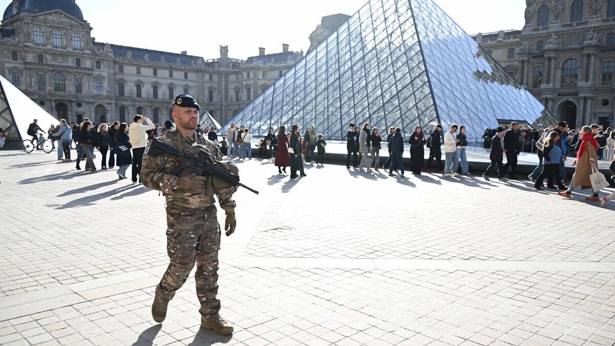 The Paris coup was carried out by "petty criminals"