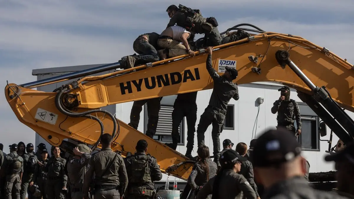 Villages attacked as settler outpost demolished