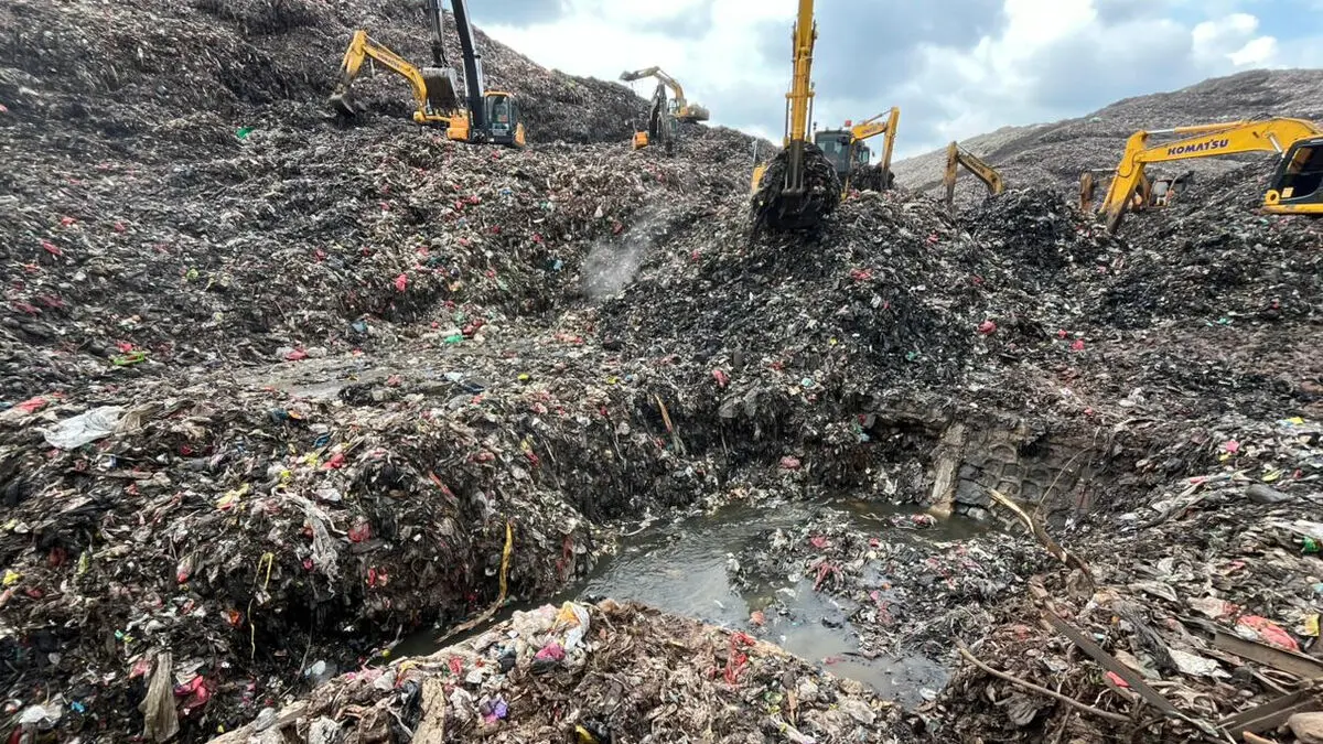 Several dead in garbage avalanche at giant dump in Indonesia
