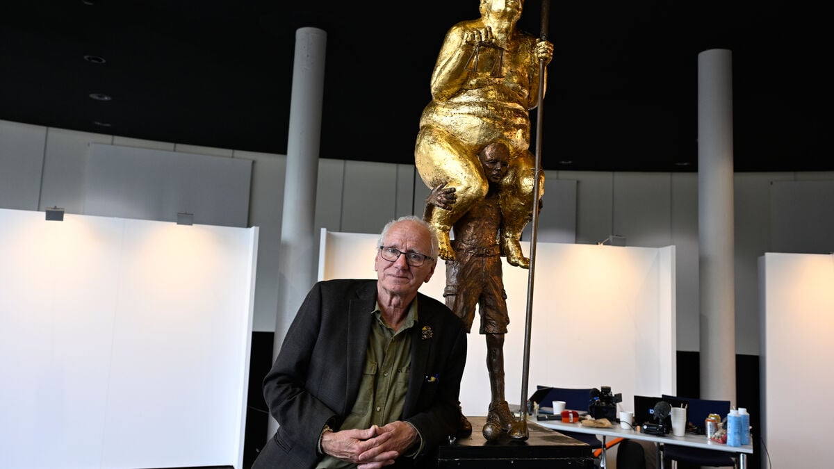 Naked, Gold-Plated Trump Statue Goes on Display in European Parliament in Strasbourg