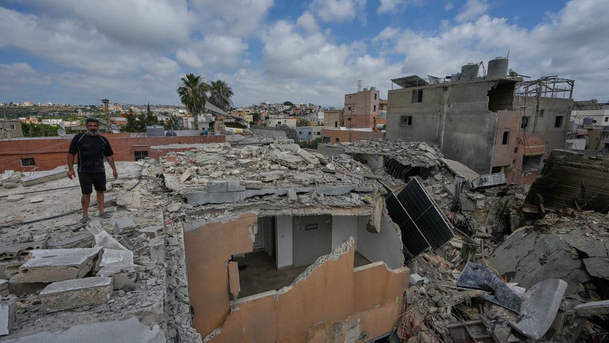Over 30 killed in Israeli attacks in southern Lebanon