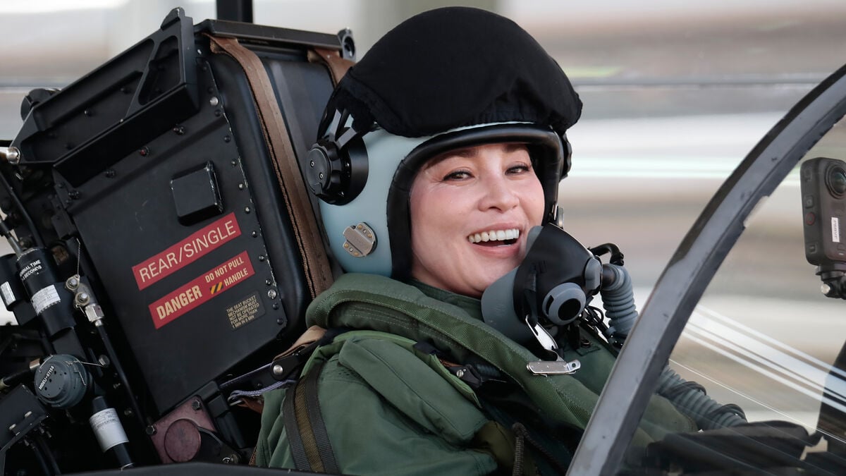 Thailand’s Queen Suthida Flies a Gripen Solo, Becoming the Country’s First Female Gripen Pilot