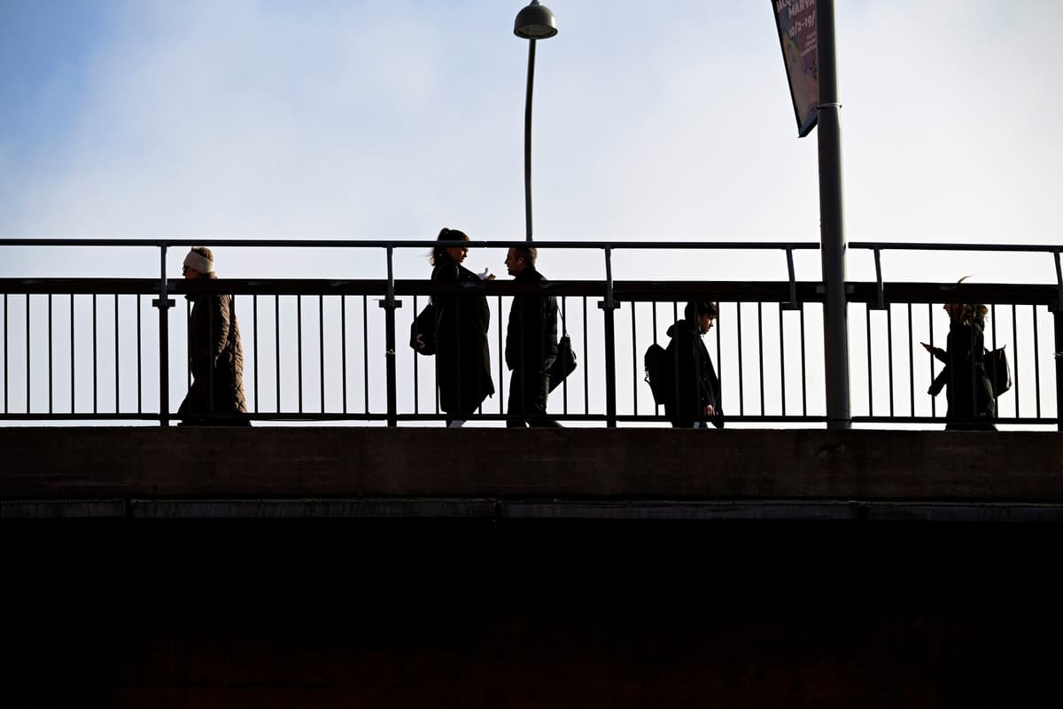 Long Daily Walks May Reduce Back Pain, Norwegian Study Finds