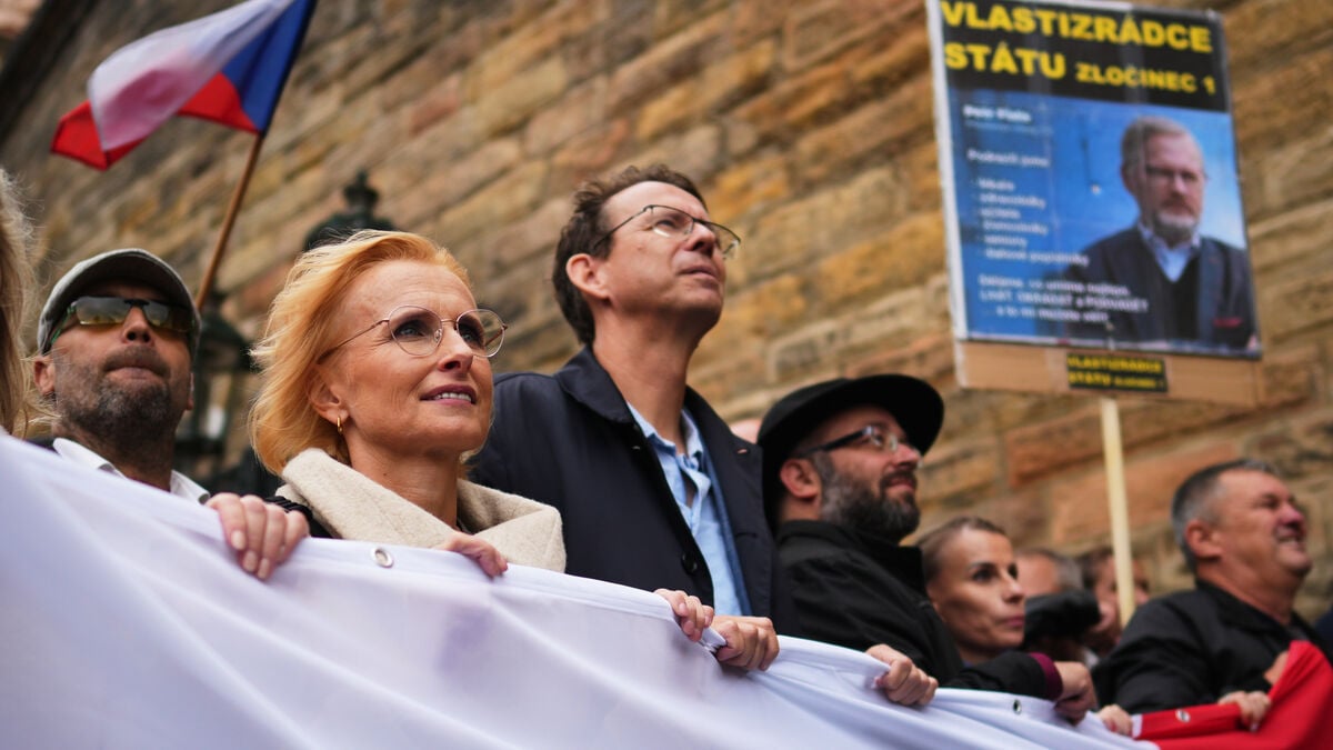 Czech Communist’s Defection Makes Le Pen’s Far-Right Group Largest in the European Parliament