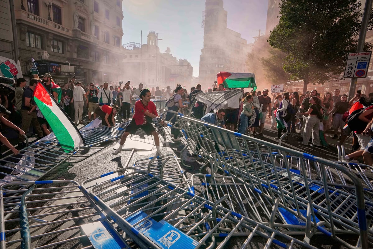 Pro-Palestinian Protests Disrupt Tour of Spain Cycling Race
