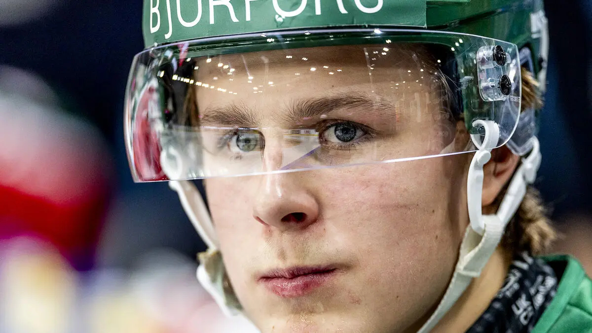 The 18-year-old makes history in Frölunda's victory