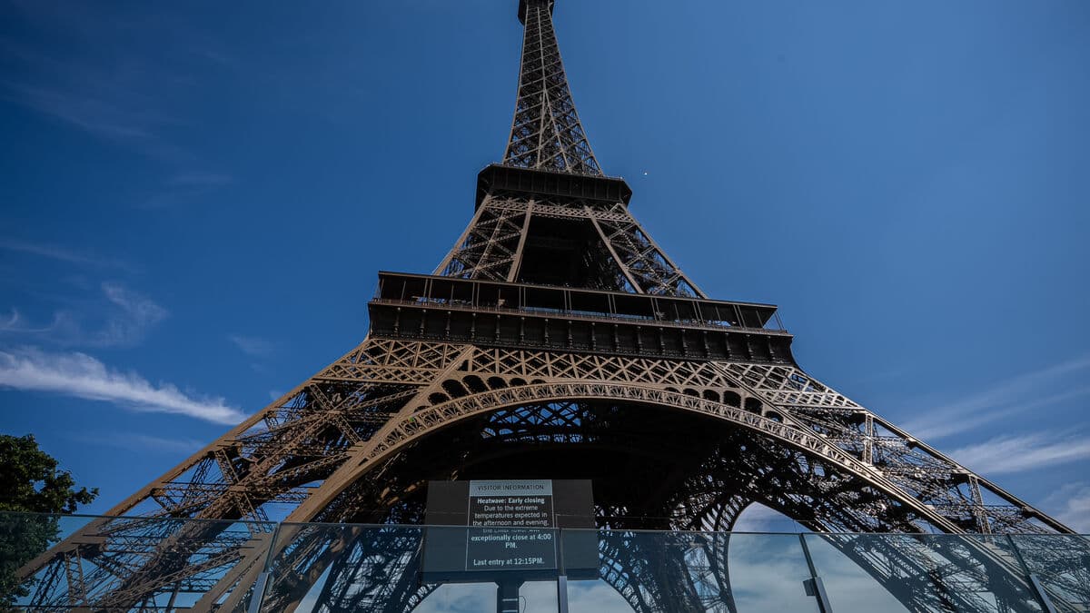 Eiffel Tower closes after Hindu group requests no contact with female staff