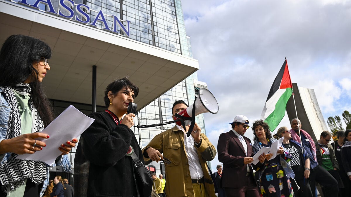 Bread and Roses honors journalists killed in Gaza at Gothenburg Book Fair