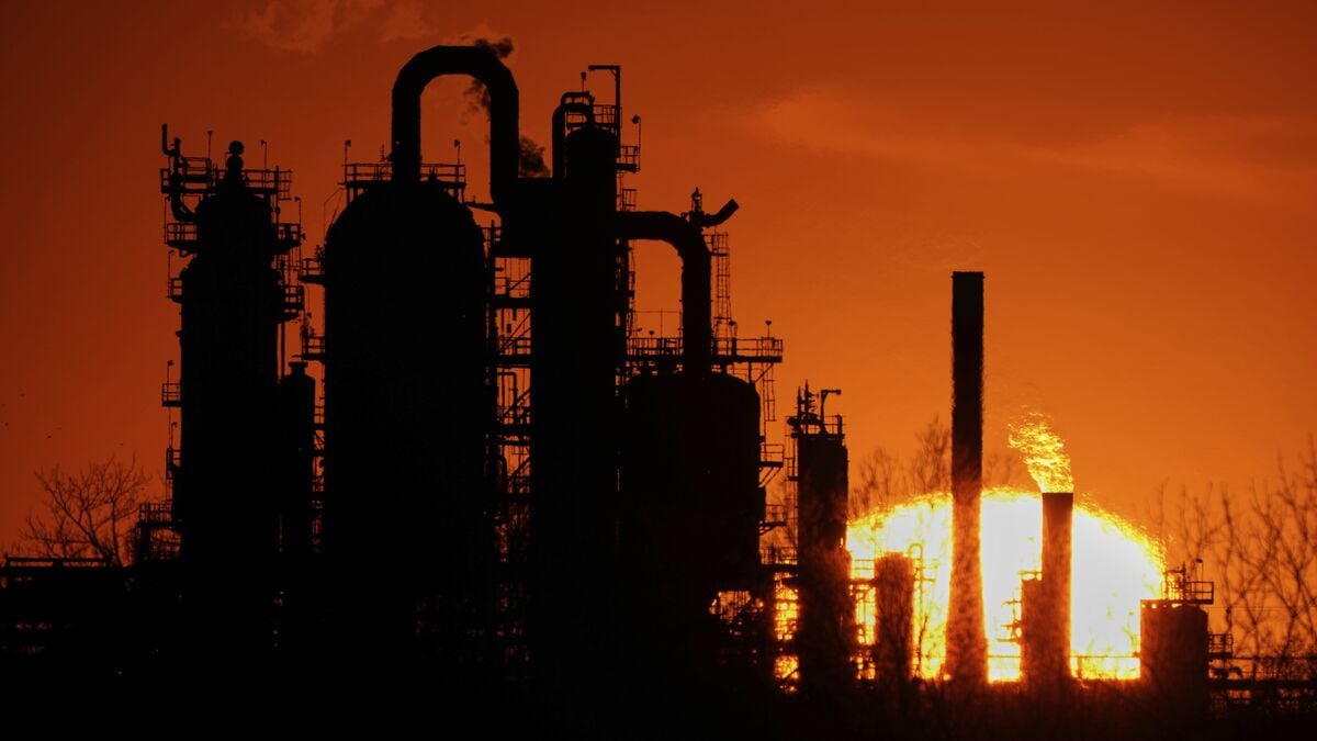 Record Oil Surplus Projected for 2026