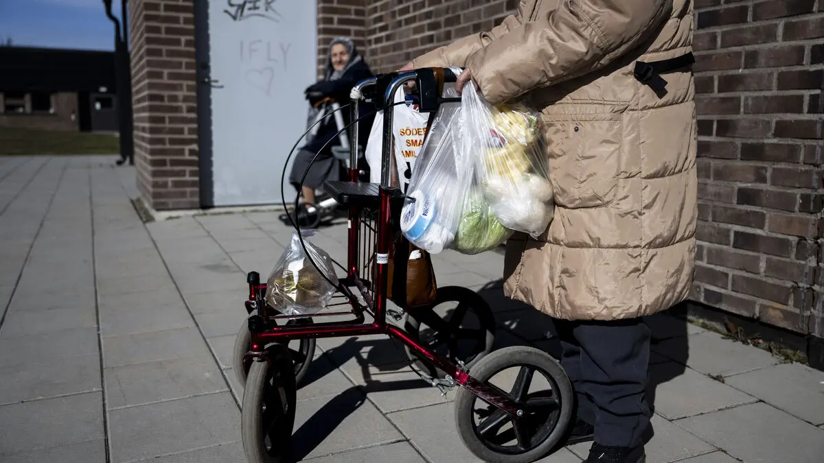 Proportion of people aged 80 and over receiving home care is decreasing