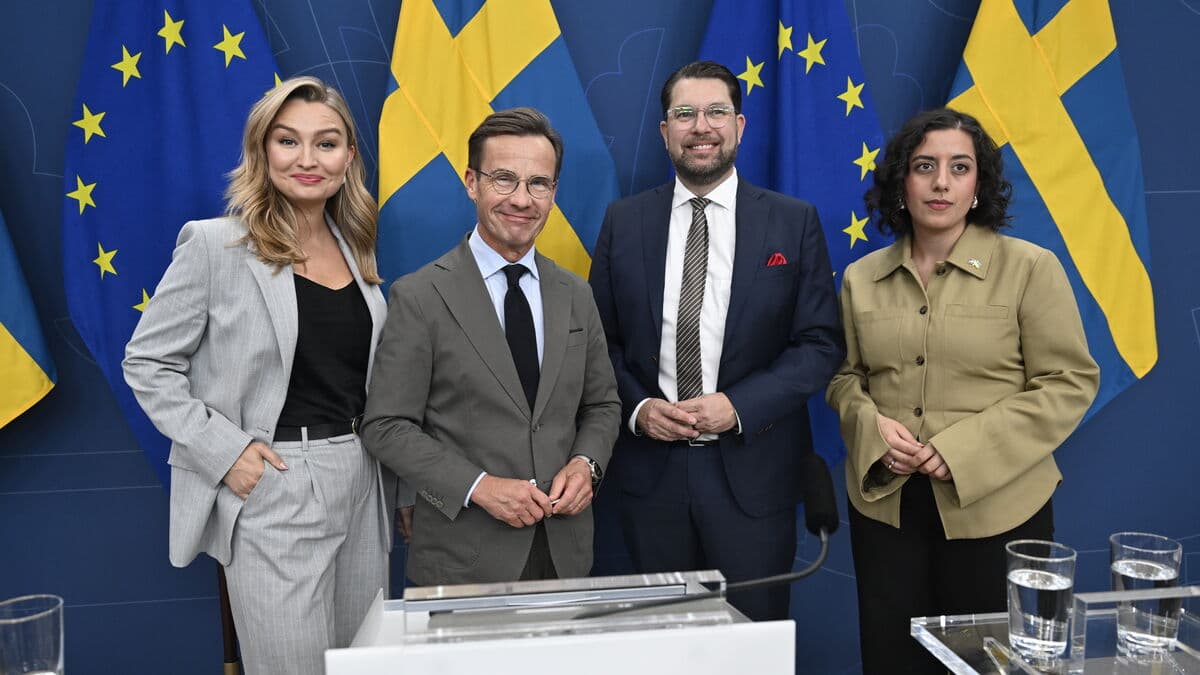 Åkesson: L must back down on the government issue