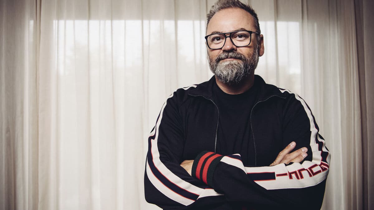 He receives a prize in memory of Adam Alsing