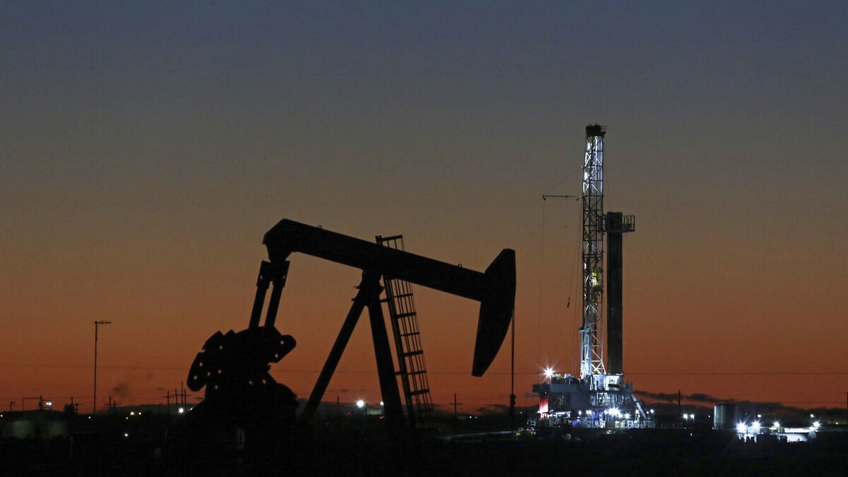 Oil price tops $100 a barrel for first time since July as Middle East tensions escalate