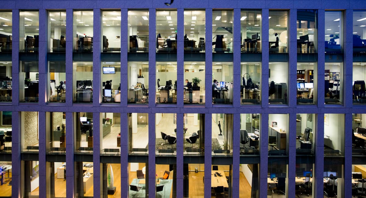 Service Sector Recovery Stalls as Activity Declines Unexpectedly