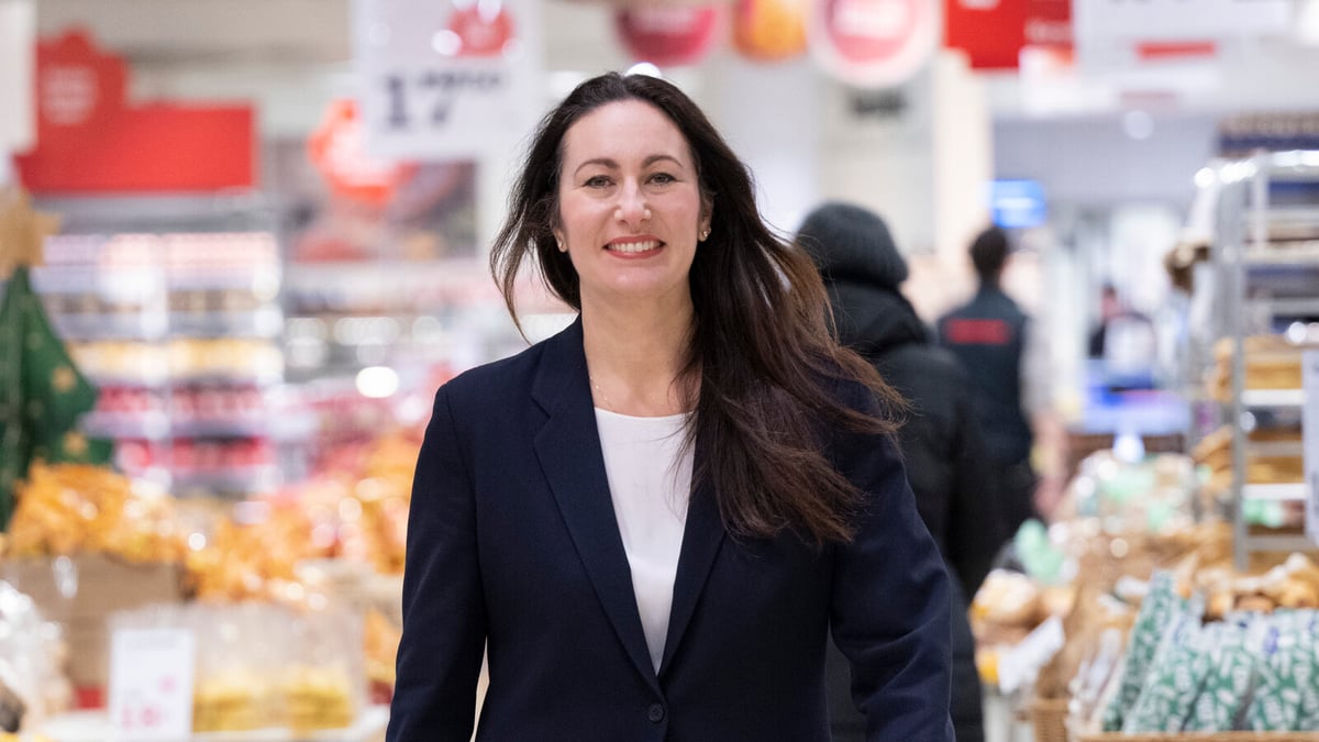 The proportion of female stock exchange CEOs decreases