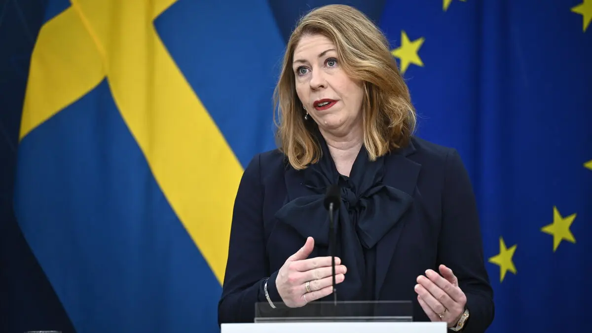 Elisabeth Lann calls for emergency meeting about high sick leave in the healthcare sector