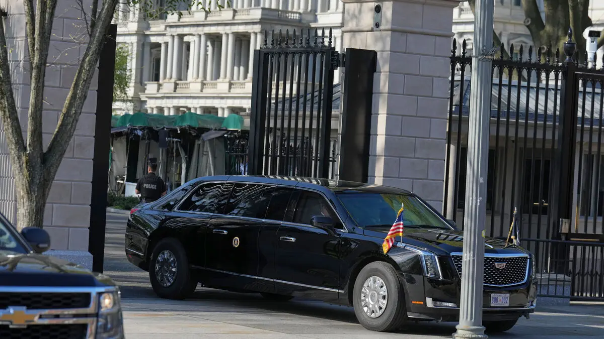 Supreme Court tests whether children born in the US should automatically be granted citizenship, Trump present