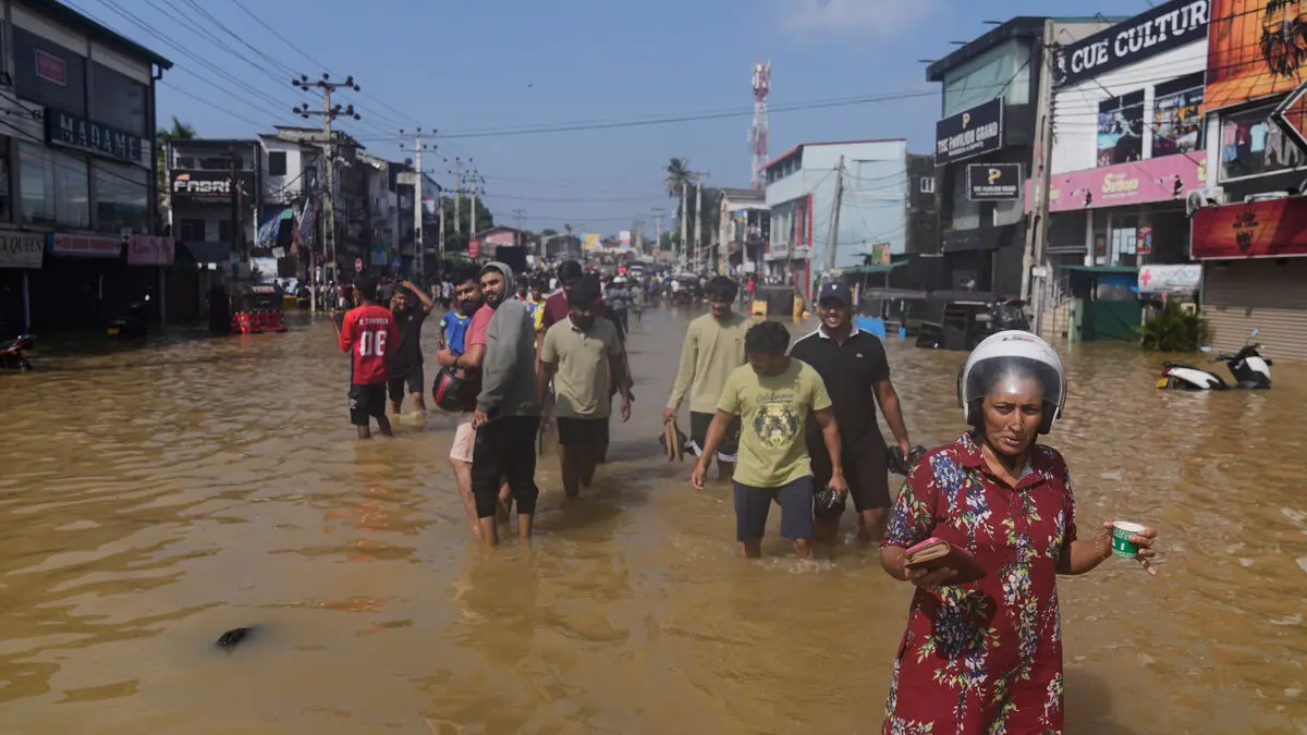 Nearly 1,000 dead in torrential rains in Southeast Asia