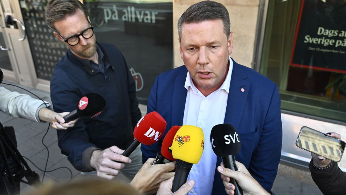 S gathers party leaders after election as opposition leads by three seats