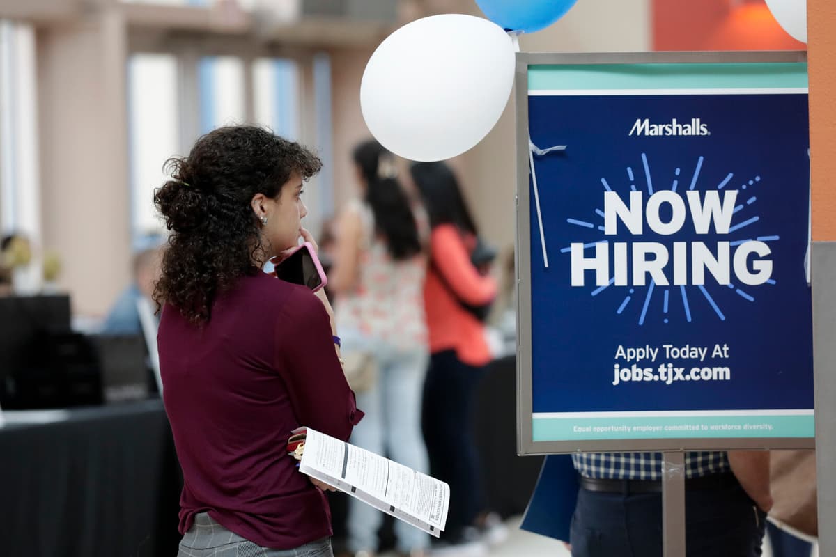 US Private Sector Adds 155,000 Jobs in March, Surpassing Expectations