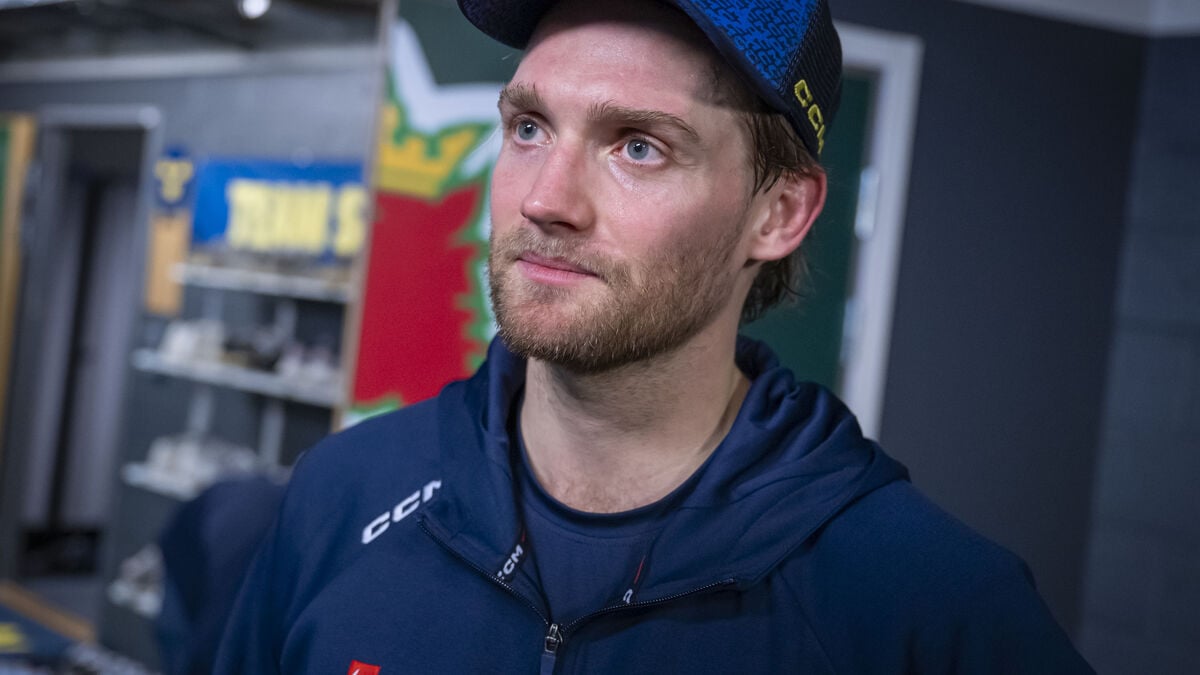 Tre Kronor forward Simon Ryfors out for season with knee injury