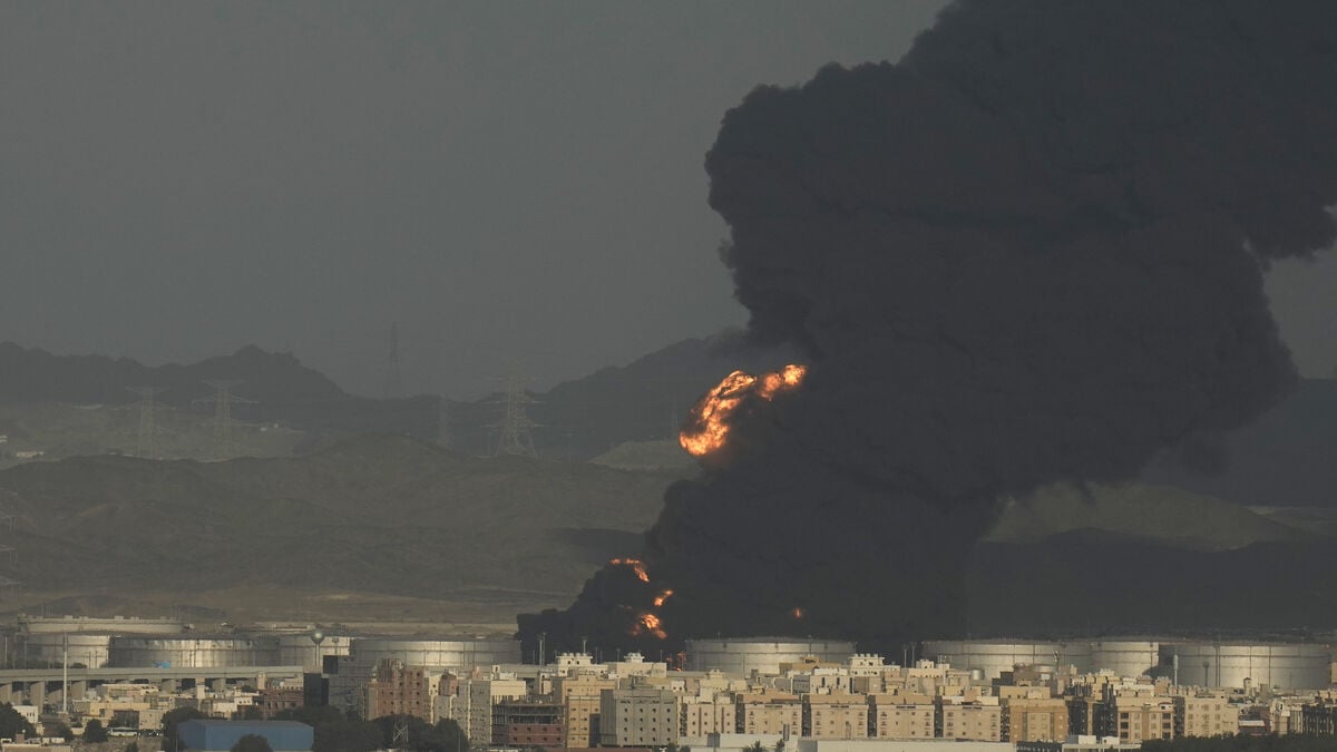 Full capacity restored in Saudi oil pipeline after damage by Iranian drones
