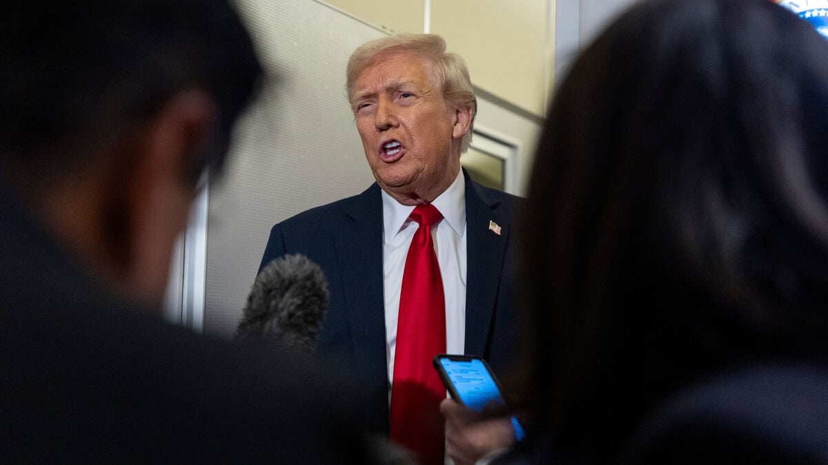 Trump launches new attack on media - shame list