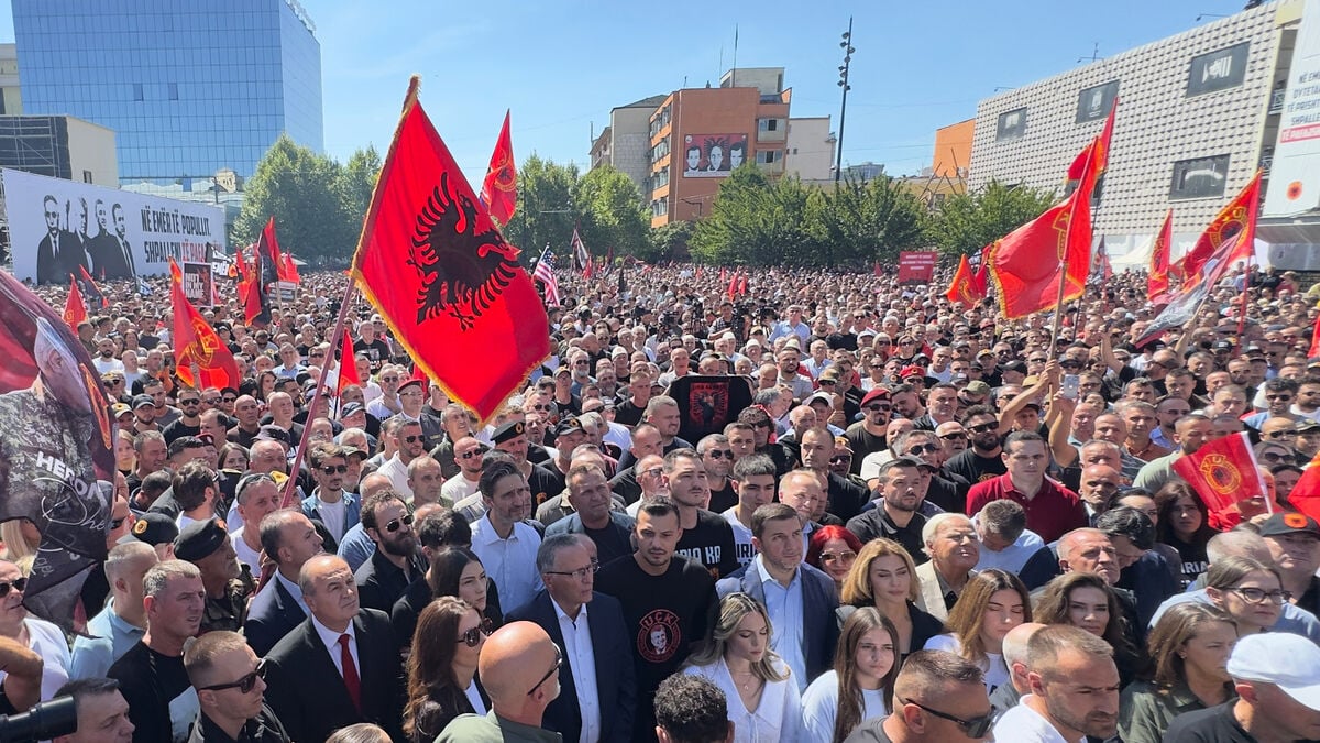Thousands protest Thaçi war crimes verdict in Kosovo