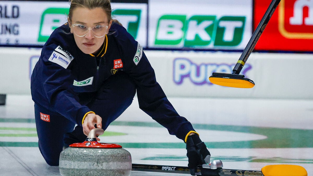 Team Wranå takes second straight victory at World Curling Championships after falling