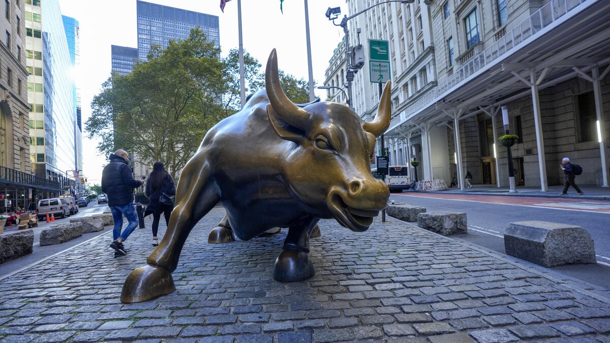 Wall Street Hits Record Highs as Inflation Eases
