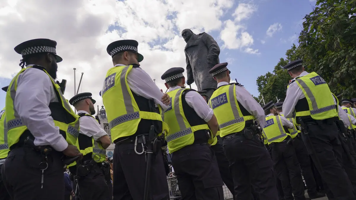 Metropolitan Police sloppy in recruitment after lowering background check standards