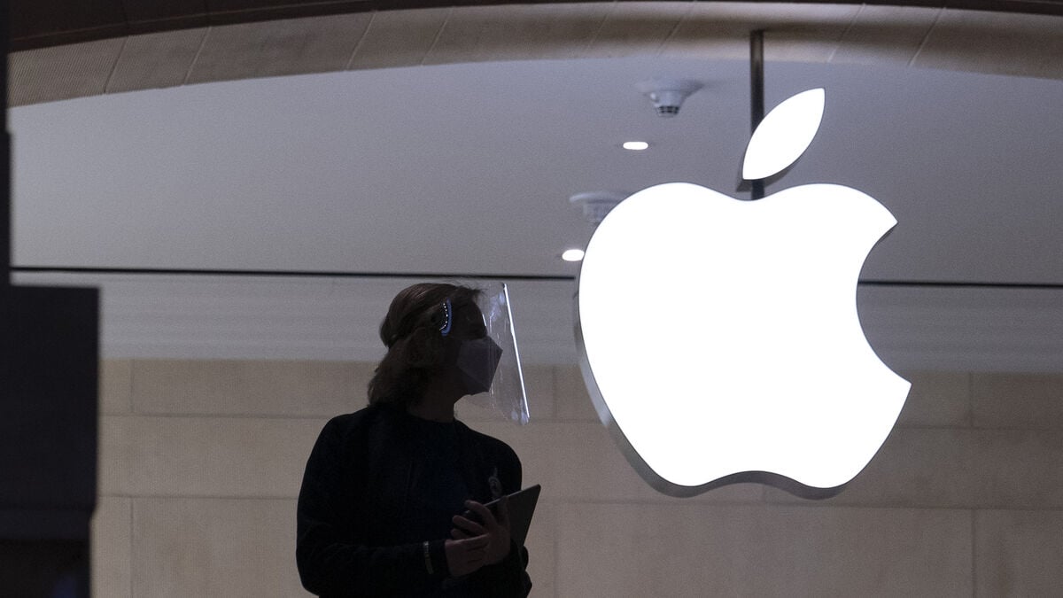 Apple becomes second company to top $5 trillion market value