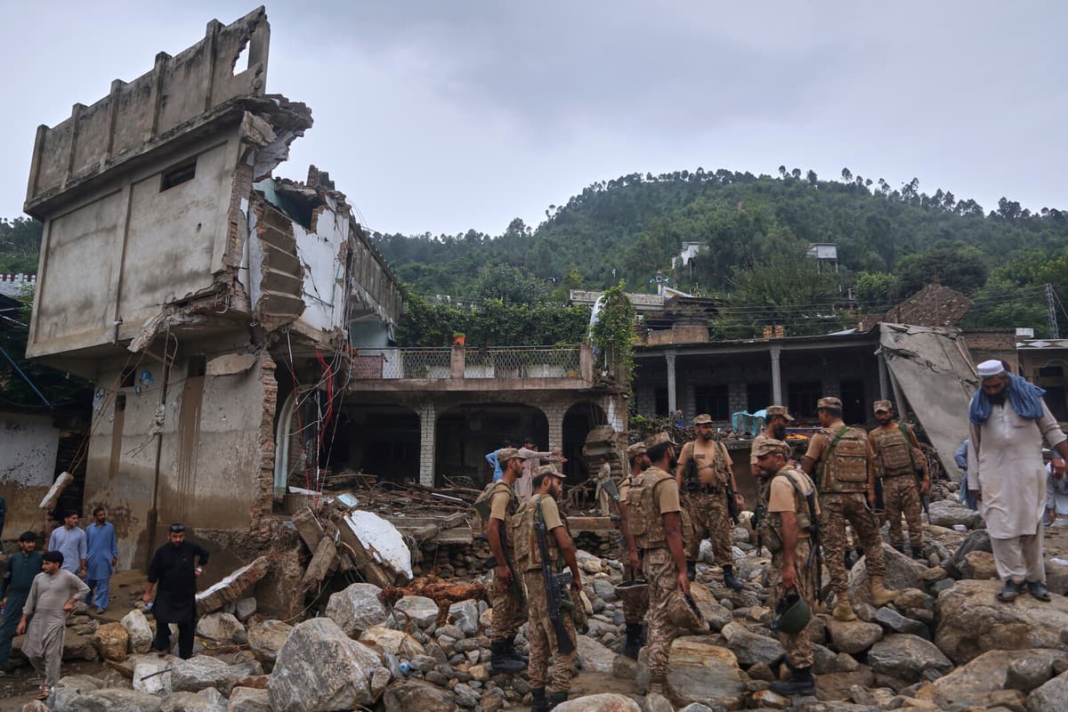 New Rain Halts Monsoon Rescue Efforts in Northern Pakistan