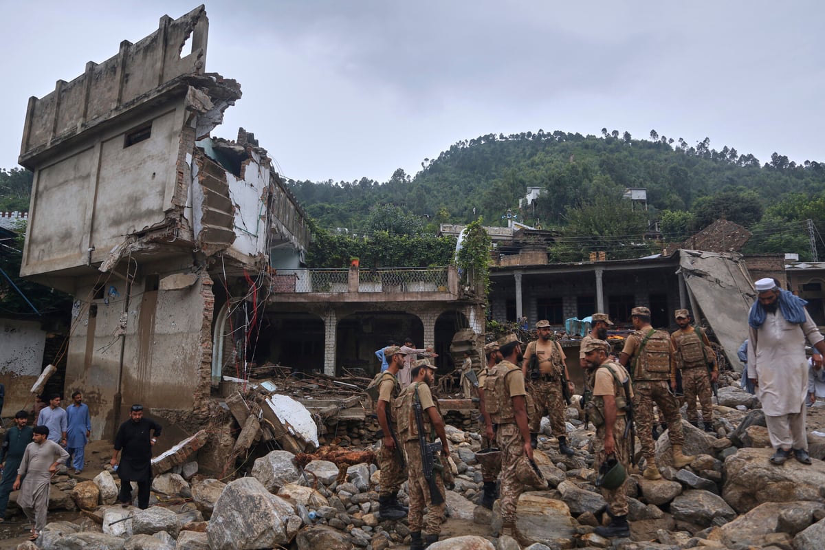 New Rain Halts Monsoon Rescue Efforts in Northern Pakistan