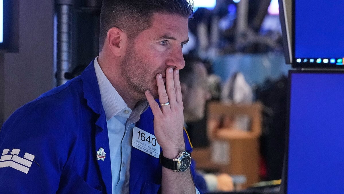 Sour on Wall Street - tech giants retreated