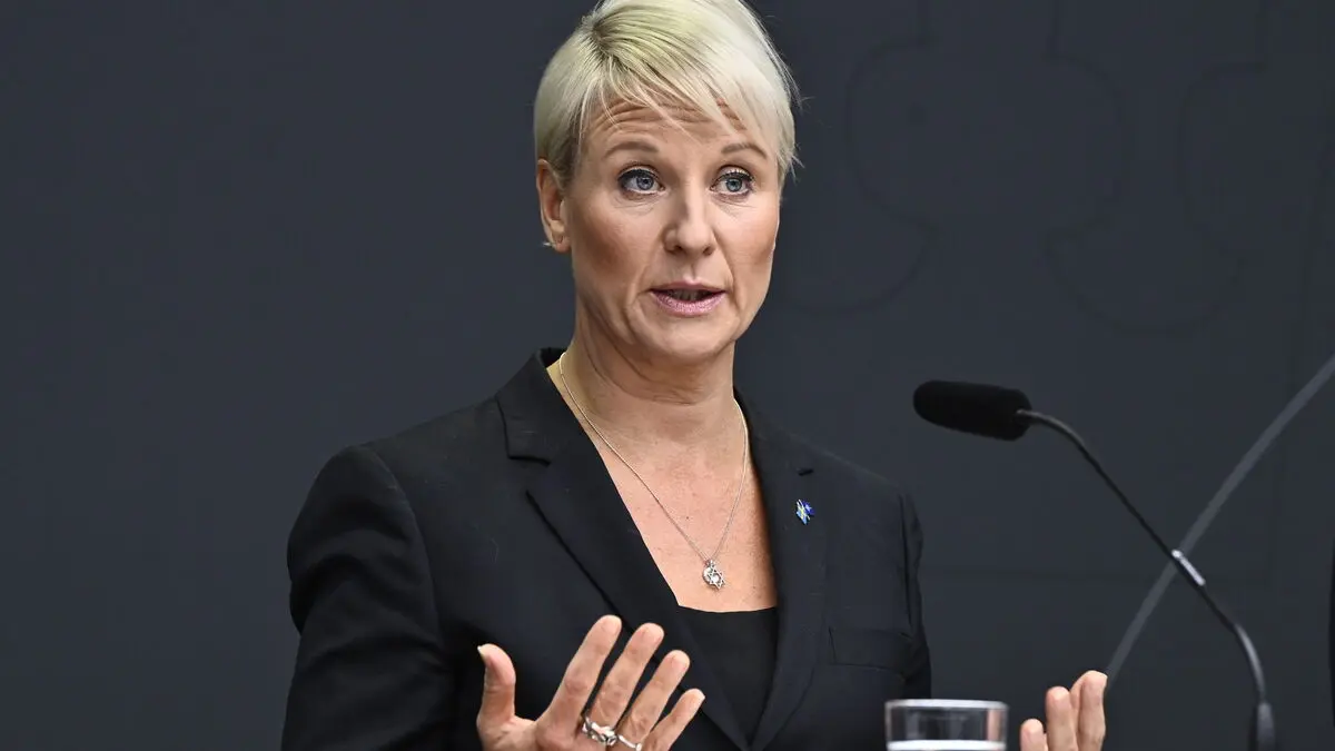 Thousands of gang members make a living on benefits