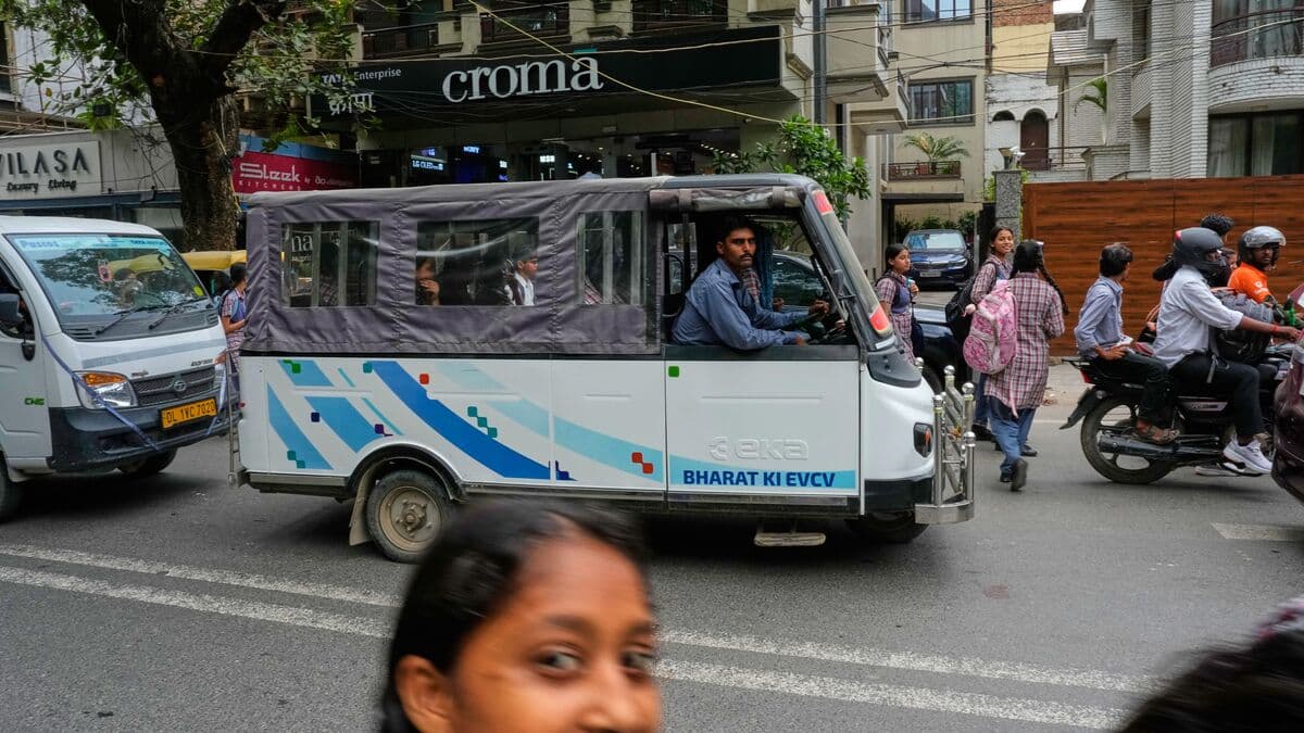 Delhi to ban new petrol and diesel three-wheelers from 2027 in push to clean up air pollution