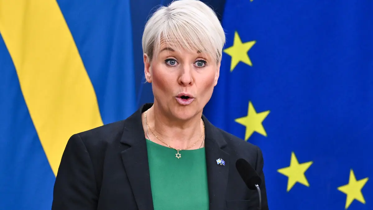 Government wants to put managers in elderly care back in school for mandatory leadership training