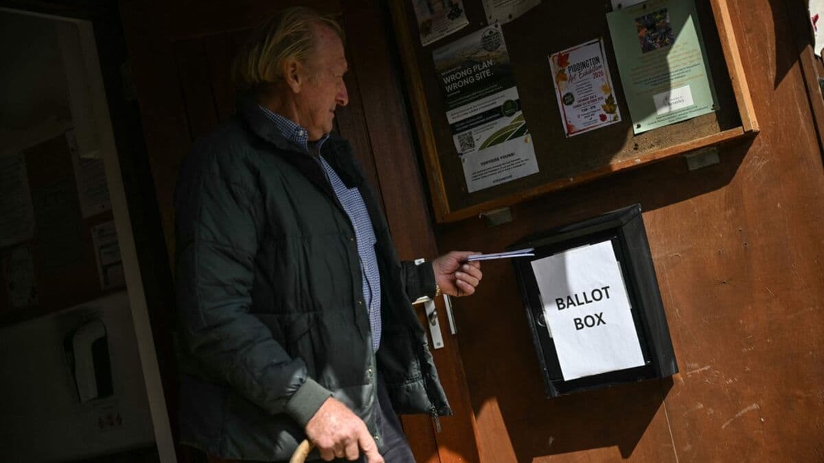 Piddington residents vote to break away from UK in protest over planned asylum centre